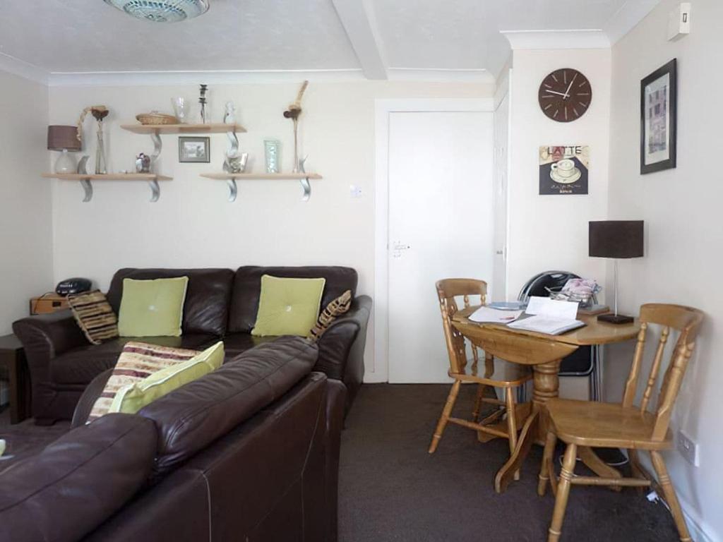 Lion Rock Cottage room 2